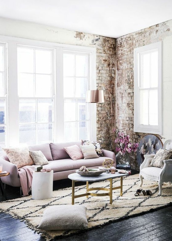 decoracion-salones-sofá-rosa-elegante-acogedor