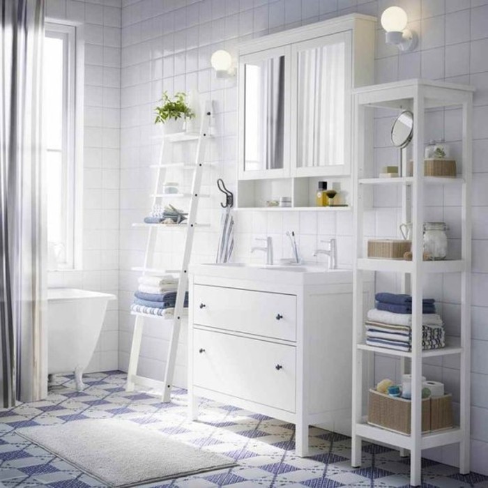 estanterias-para-toallas-baño-en-blanco-y-azul-muebles-nordicos