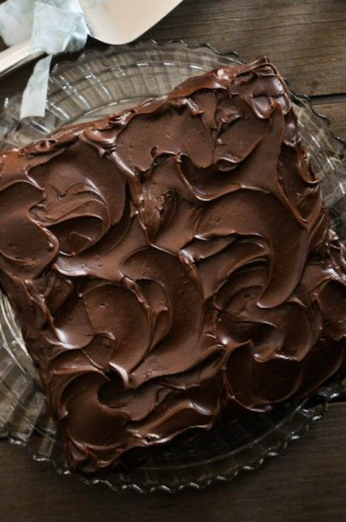 tarta-facil-con-crema-de-chocolate-decoración-facil