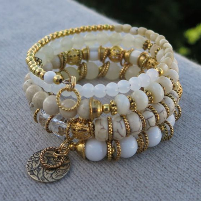 08-pulseras-de-moda-en-blanco-y-oro-piedras-preciosas-diferente-tamaño