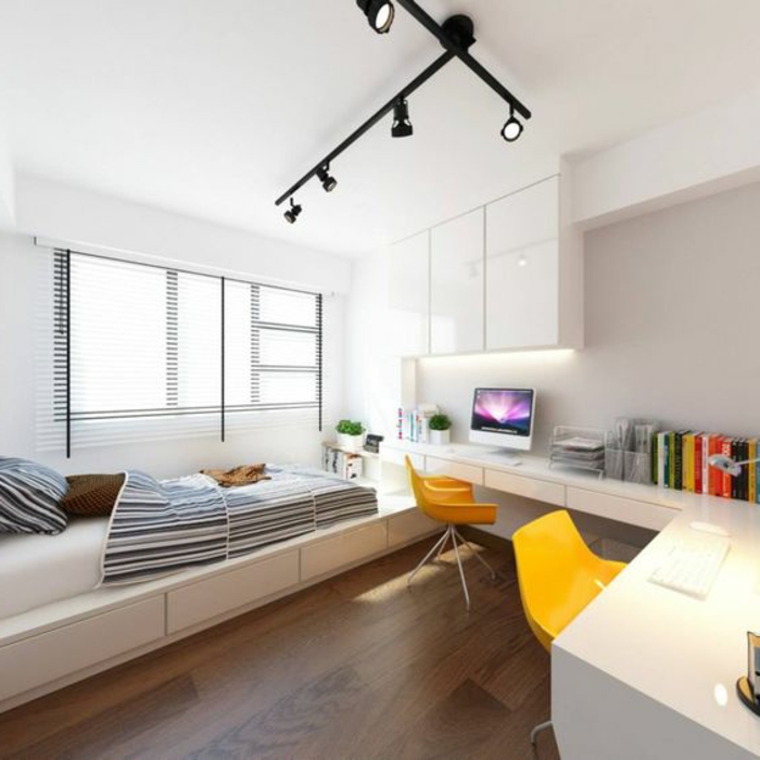 casas-minimalistas-silla-amarillas-habitación-en-blanco-suelo-marrón