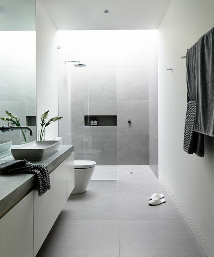fachadas-modernas-baño-en-gris-casa-de-estilo-modernista-toallas-gris