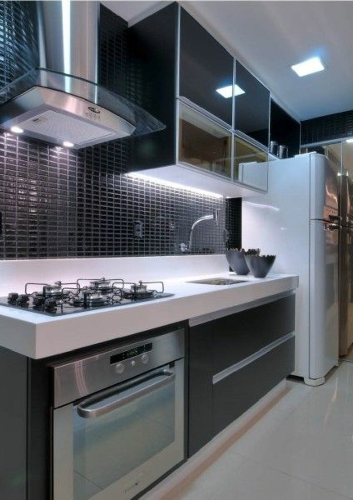 cocinas-blancas-horno-integrado-diseño-moderno-balsa-blanca-frigorifico-blanco