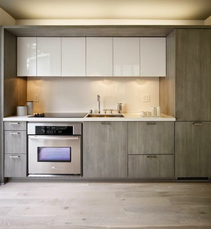 cocinas-rojas-cocina-en-gris-y-blanco-horno-integrado-cocina-pequeña-tonos-claros