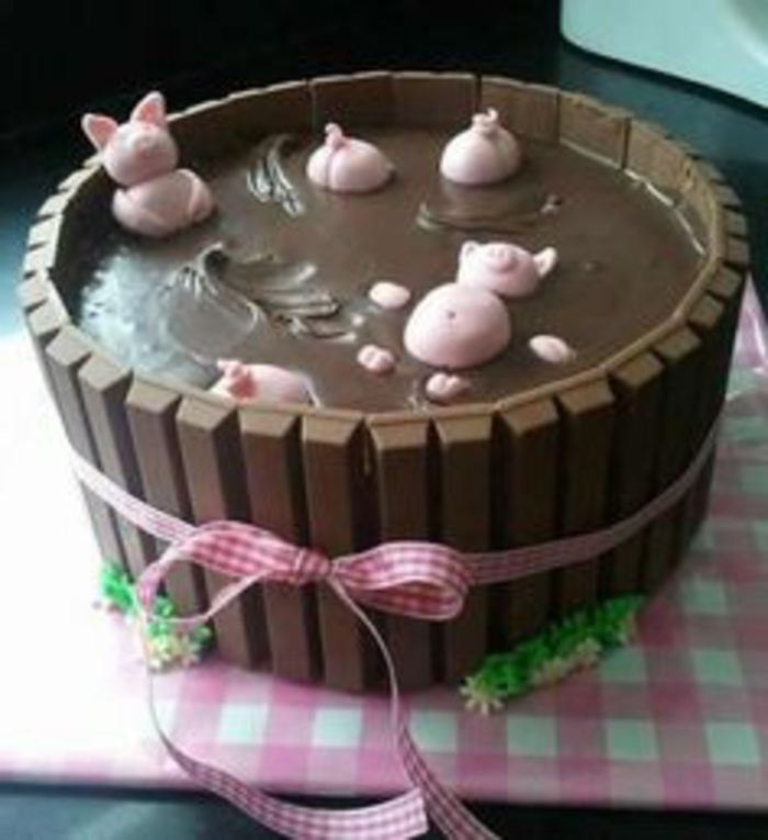 tarta-de-cumpleaños-de-chocolate-figuras-de-azúcar-tarta-de-niños-original