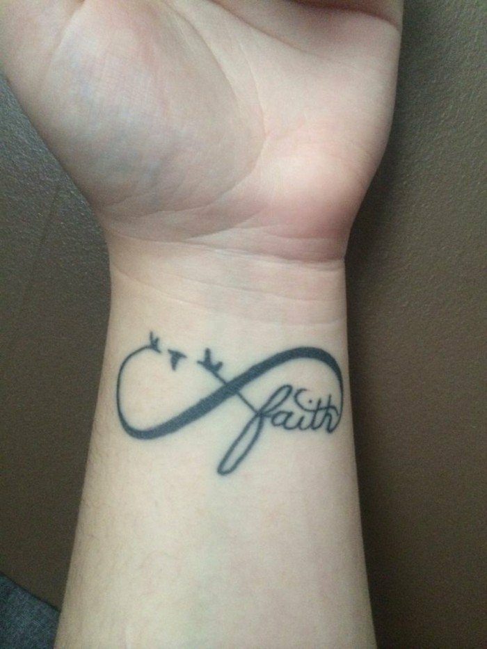 tatuajes-pequeños-nuca-simbolo-infinito-esperanza-pajaros