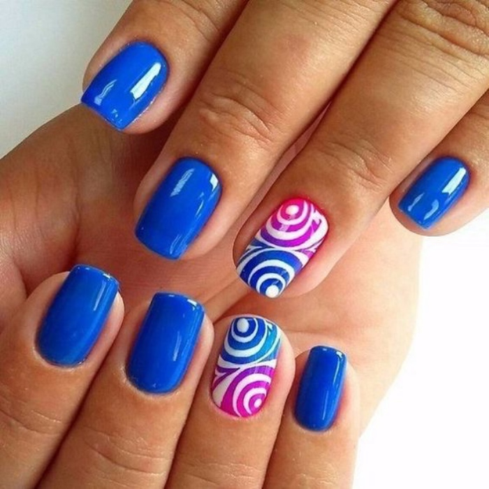 diseños de uñas, tonos azules llamativos, estilo veraniego, diseño interesante, bonito