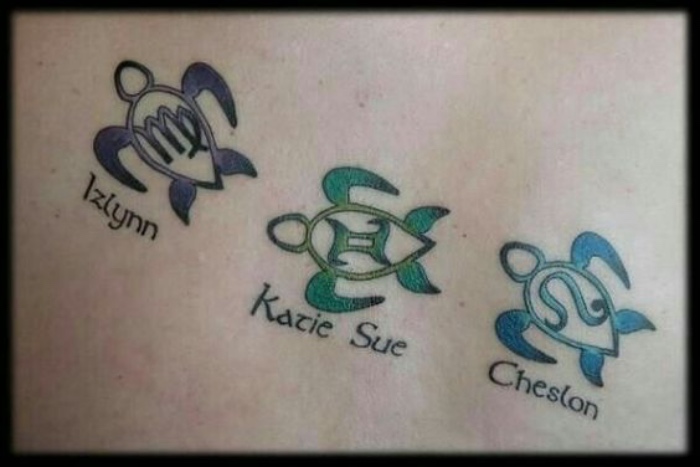 fotos de tatuajes, tortugas con nombres y signos del zodíaco, diferentes colores