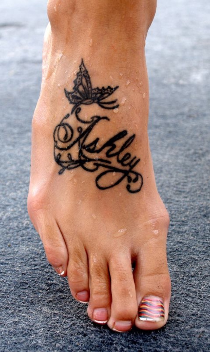 imágenes de tatuajes, tatuaje en el pie de nombre, mariposa, tatuaje bonito