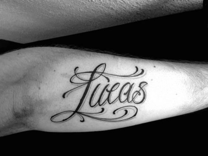 letras de tatuajes, nombre tatuado en la mano, grande, interesante, importante