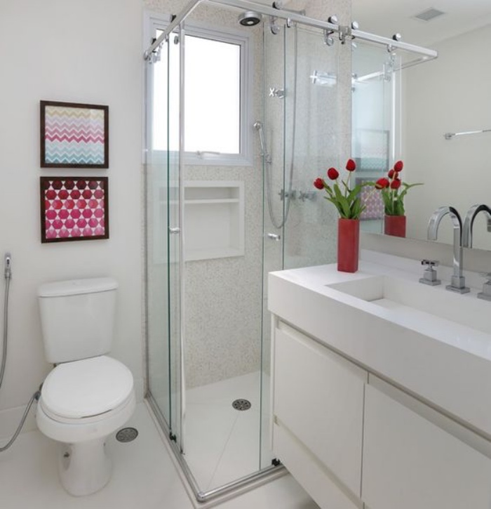 muebles de baño, cuadros, cuarto de baño pequeño, color blanco, flores, decoración