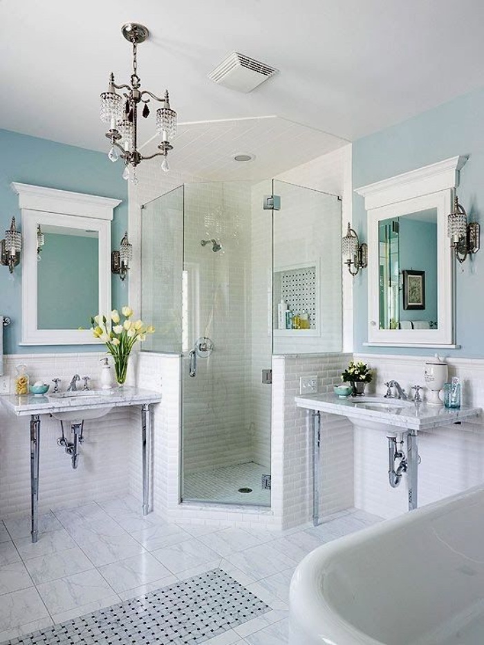 muebles de baño modernos, tonos claros, azul, blanco, estilo modernista, decoración con flores