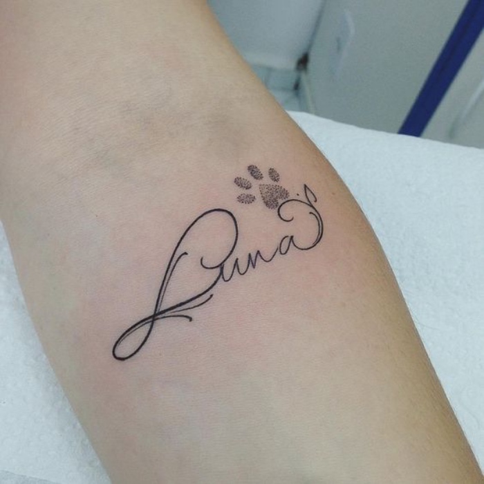 tatuajes de nombres, bonito tatuaje del nombre de animal favorito, tatuaje pequeño