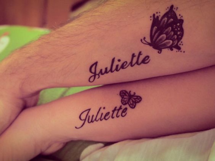 tatuajes de nombres, tatuaje de hija en la mano con detalle bonito, mariposa, tatuaje delicado