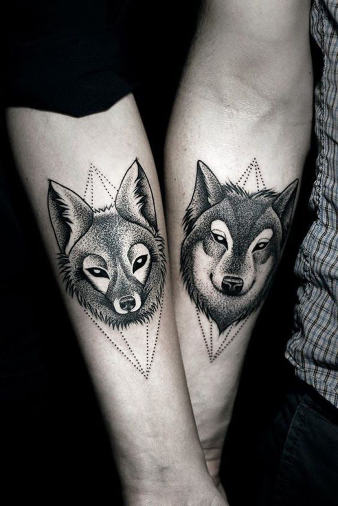 tatuajes en pareja, muy interesante, lobos femenino y masculino, tatuaje diferente