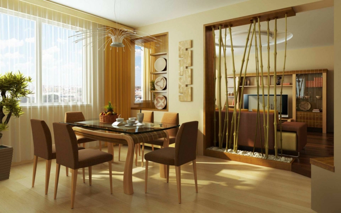 como decorar un salon comedor, mesa de madera y vidrio, sillas tapizadas, decoracion con bambú, suelo laminado