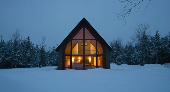 fachadas de casas rústicas, casa pequeña con techo triangular, paisaje con nieve