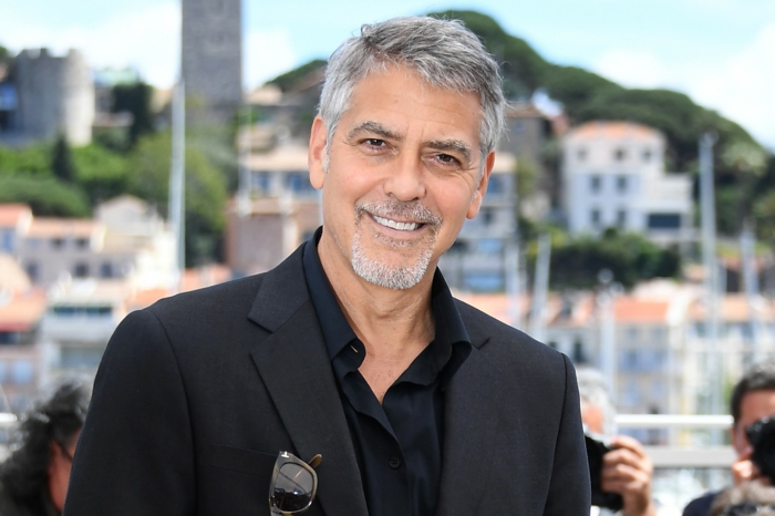 cortes de pelo corto, George Clooney, peinado tradicional y elegante, cabello a un lado