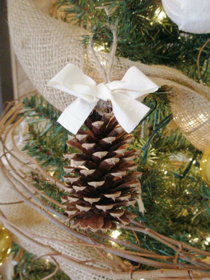 manualidades navidad, decoración simple, materiales naturales, cinta blanca