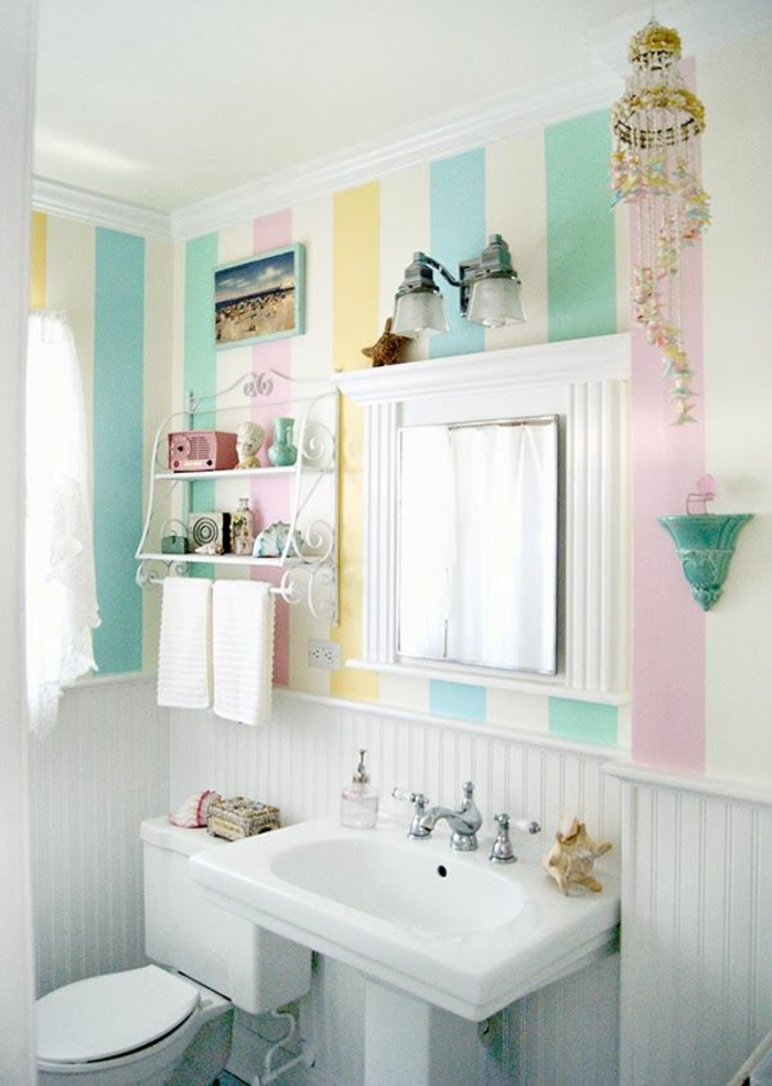 baños pequeños modernos, colores claros y pasteles, motivos en rayas