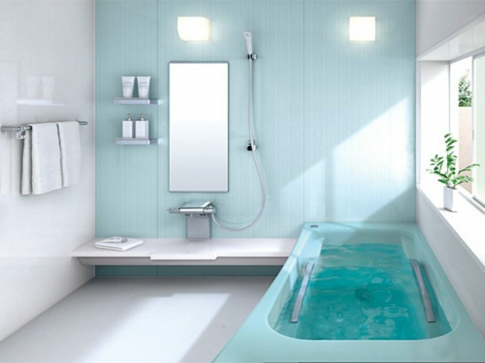 cuartos de baño modernos, tonos suaves, bañera azul, mucha luz
