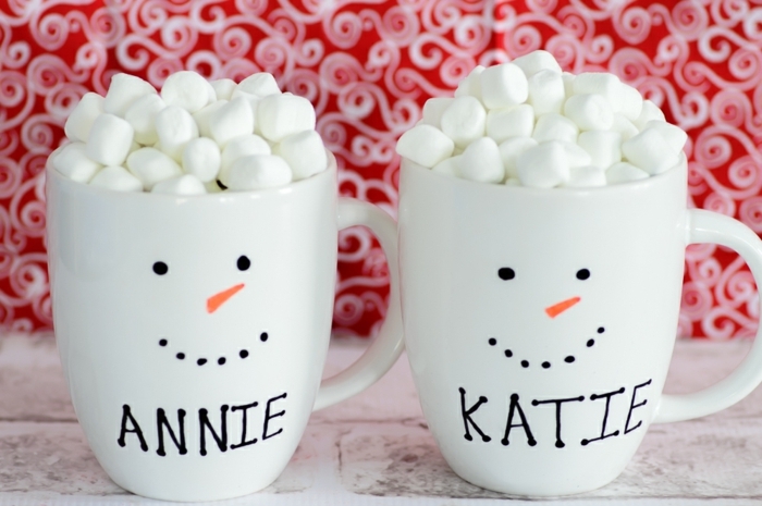 manualidades navideñas, tazas de cafe, disfrazados como monigotes de nieve