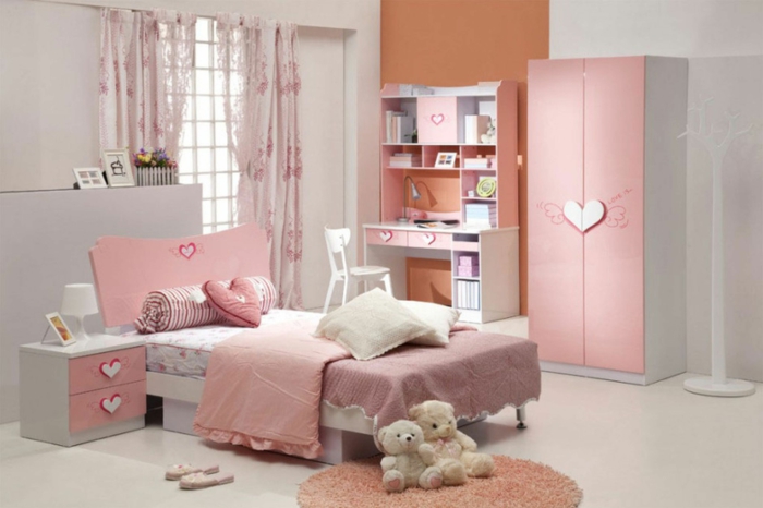 habitaciones juveniles, habitación en rosado con escritorio, armario y cama, peluches y corazones