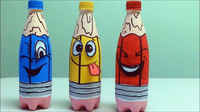 manualidades de cartulina, decoración con botellas de plástico envueltos en papel de color
