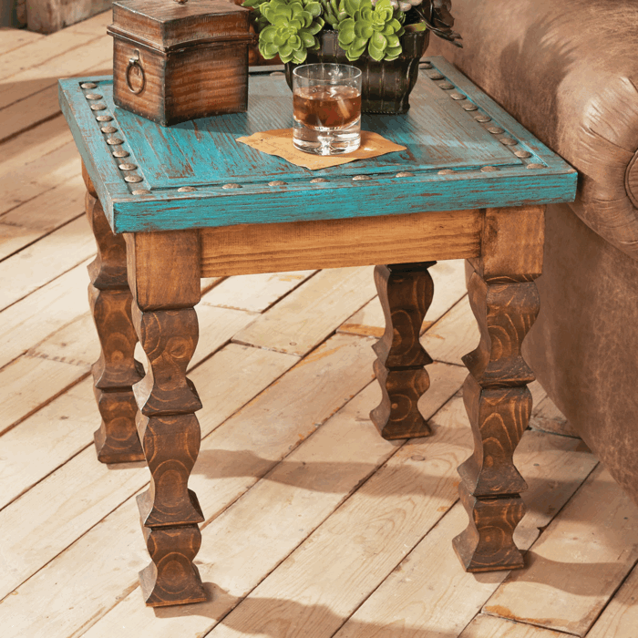 ideas decoracion, mesa madera rustica con planta y vaso de wiskey