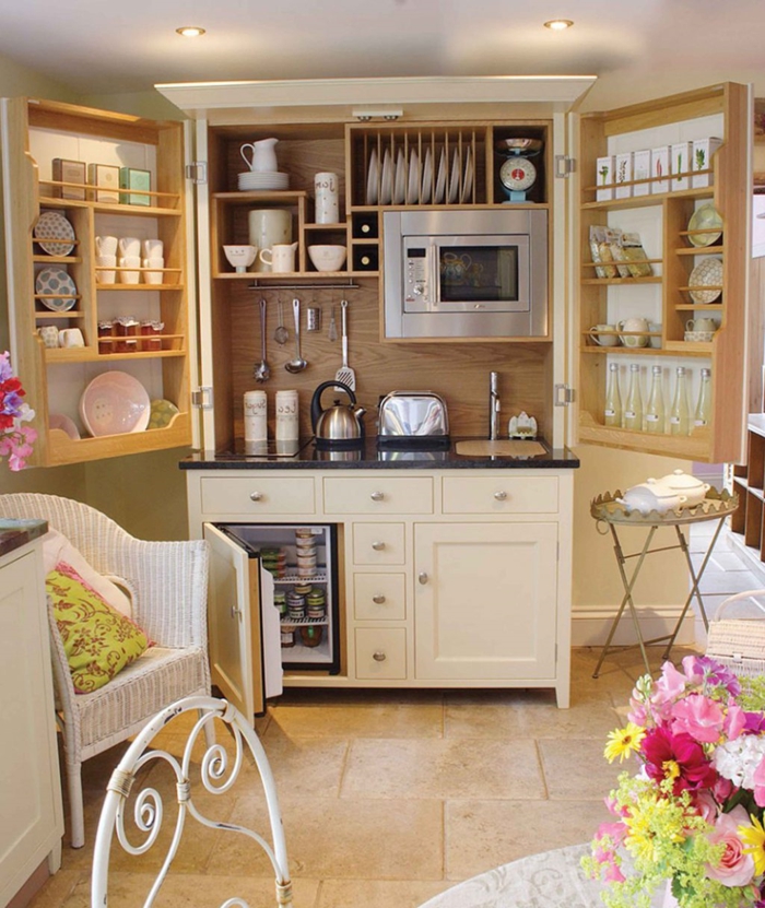 diseñar cocina, interesante ejemplo de armario abierto con estantes empotrados, cocina, cálida, colores pastel