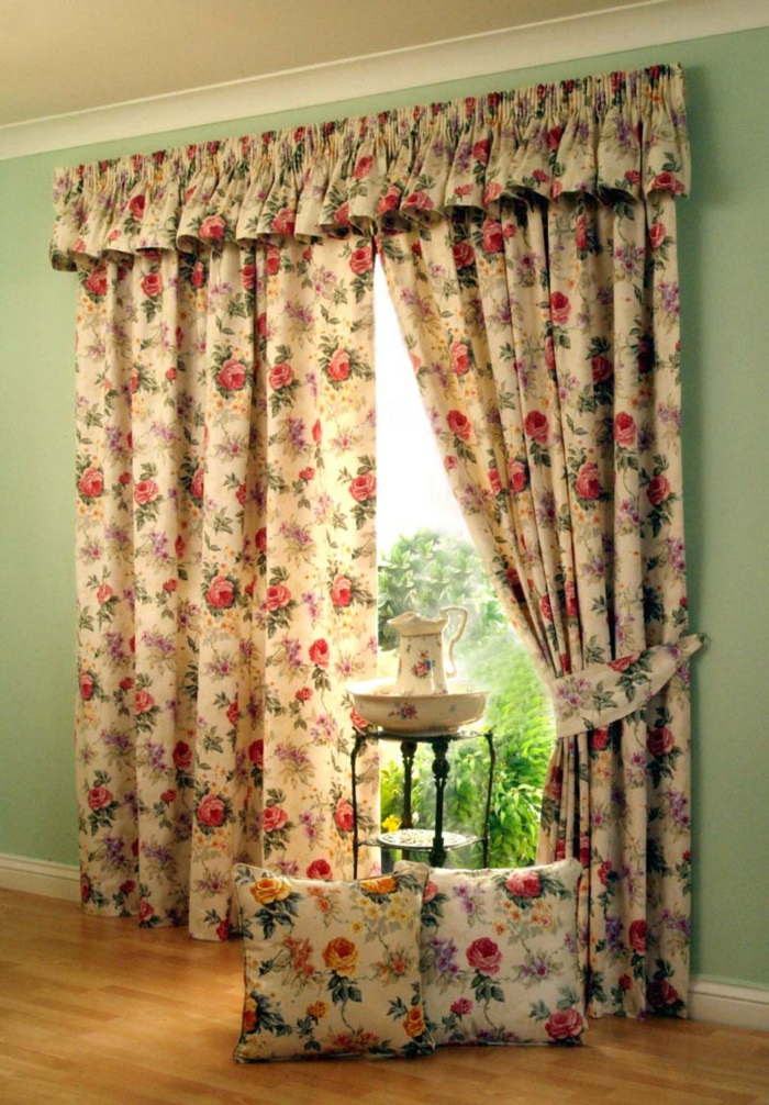 telas cortinas, cortinas de algodón, estampado moderno de grandes rosas, bonito ejemplo de habitación estilo provenzal 