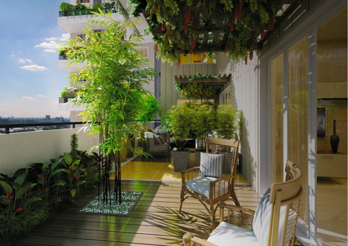 casa y jardin, convierte tu terraza en un jardín, arboles y arbustos, suelo de madera, plantas colgantes en el techo