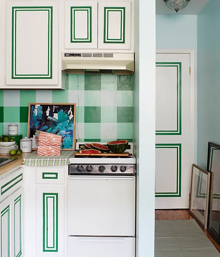 cocinas modernas pequeñas, propuesta en blanco y verde, diseño simple pero original 