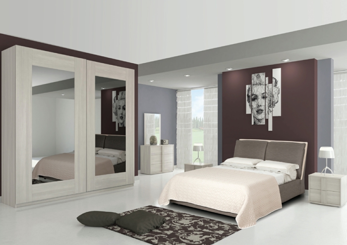 decorar habitacion, dormitorio en blanco, cama doble, paredde acento purpura con Marilyn Monroe, armario de madera con paredes espejos