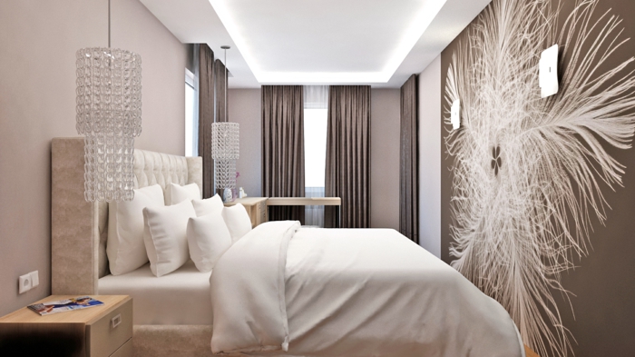 crtinas dormitorio matrimonio, habitación en beige suave, grande cama con cabecero, color de paredes avellana, elementos dibujados en la pared