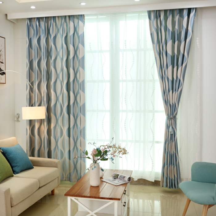 cortinas para salon, ejemplo exquisito para tu sala de estar, cortinas de satín en azul y blanco, visillo blanco de encaje, colores claros