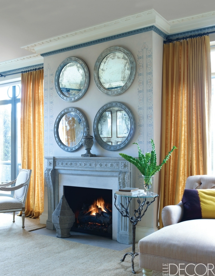 cortinas para salon en color ocre amarillo de lino, espejos y chimenea vintage, salón luminoso
