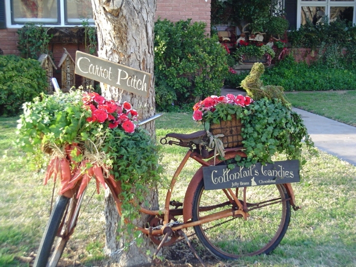 diseño de jardines, usa tu bicicleta vieja para crear una hermosa decoración para tu patio estilo provenzal, decoración de petunias