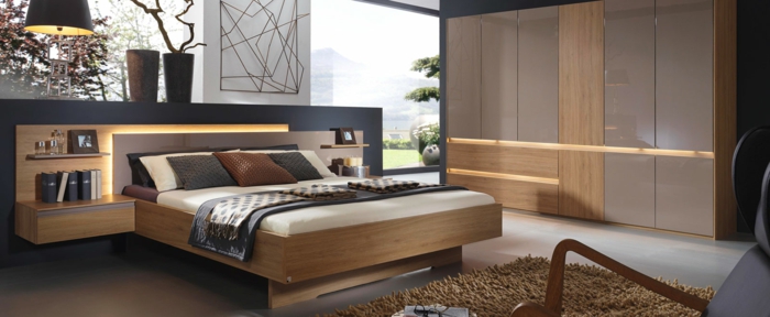 como decorar una habitacion, dormitorio moderno en marrón, cama doble, ventanal y cabecero integrado