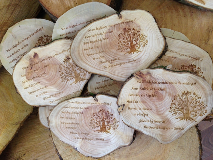 invitaciones de boda originales, invitaciones con grabado en madera rústica con árbol