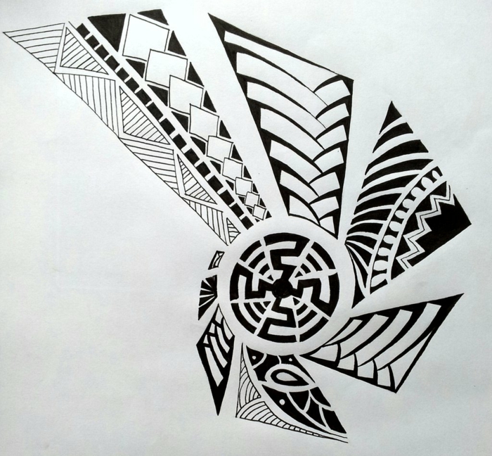 tatuaje maori, diseño de tatuaje polinesio en blanco y negro, círculo, punta de lanza estilizada