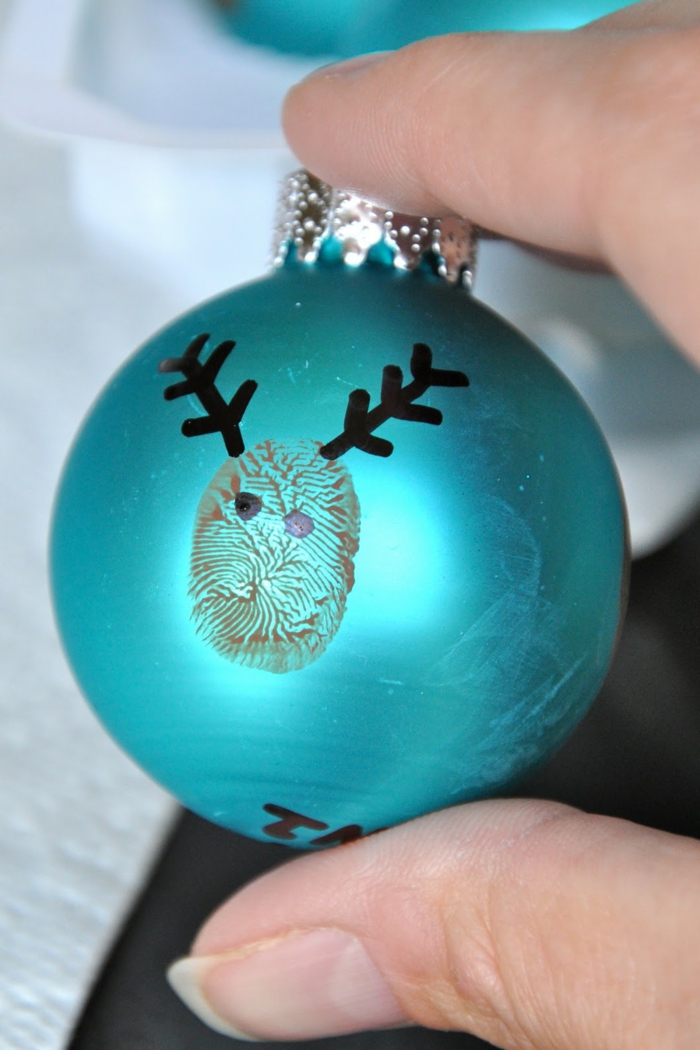bolas navidad, pasos para decorar una esfera de vidrio con pintura acrílica y marcador negro