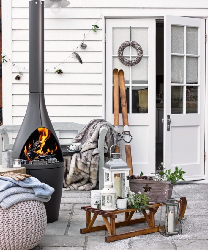 chimeneas de leña, estufa alta moderna, ideas para el porche, rincón acogedor en el patio, casa en blanco 