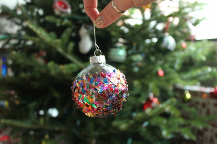 adornos navideños, precioso adorno refinado hecho de ornamento de cristal y confeti en muchos colores