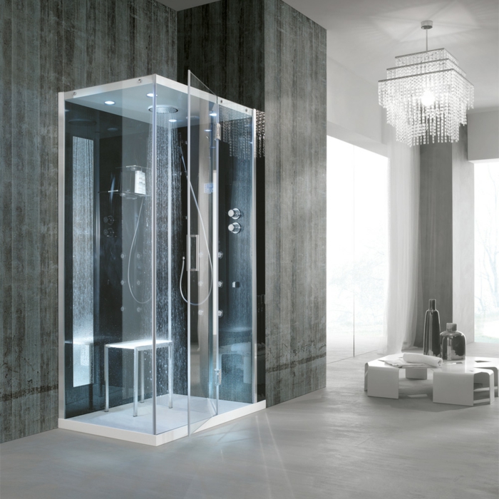 cuartos de baño con ducha, cabina de ducha de vidrio con iluminación azul, habitación en gris con lámpara de araña
