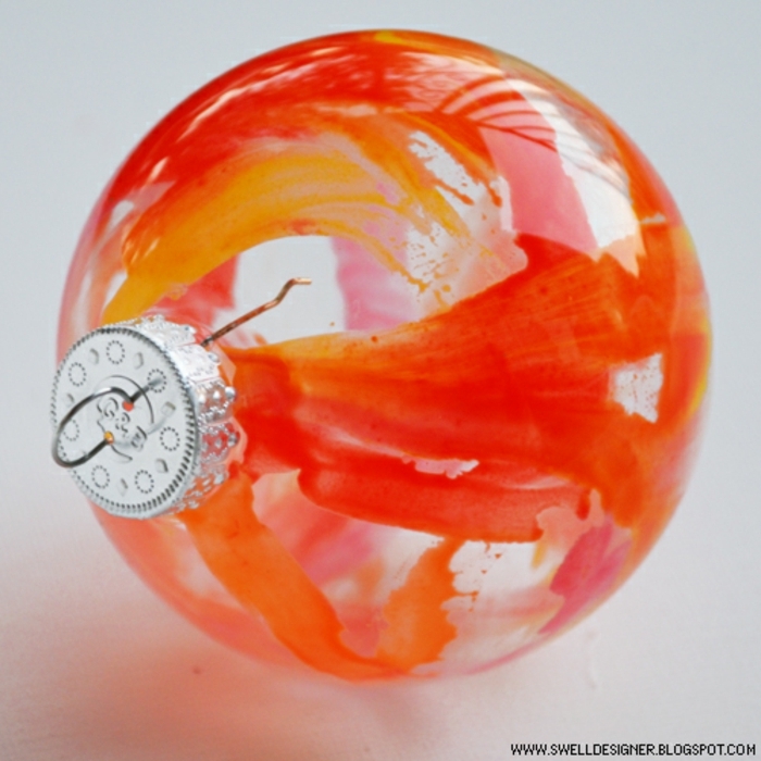 como hacer bolas de navidad con ornamentos de cristal en forma de esfera y pintura acrílica