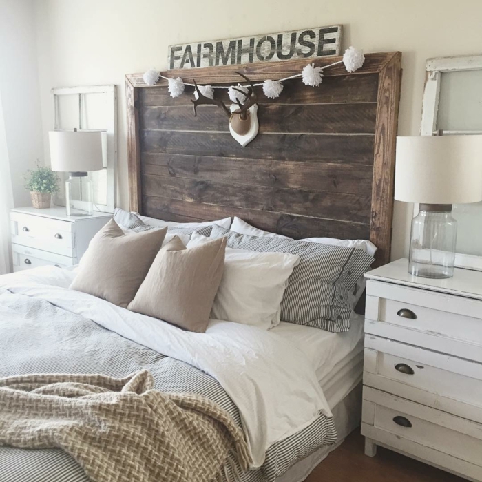 cabecero cama, idea casera atractiva, cabecero de madera con decoración de navidad, cama doble y muebles con toque vintage 