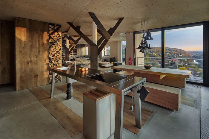 barra cocina, barra alta de metal en grande salón con vista, espacio multinacional, elementos de madera