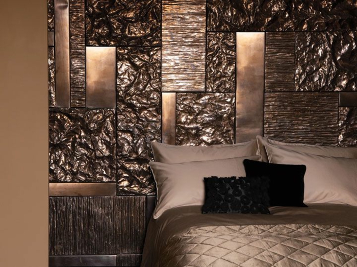dormitorios modernos, habitación en marrón con toque lujoso, cojines pequeños negros, dormitorio en beige 