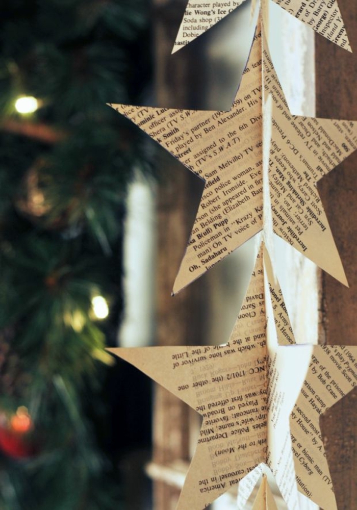 estrellas de papel, guirnalda vertical navideña hecha de materiales reciclados, estrellas de navidad de papel de periódico